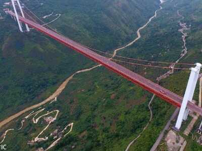  俯瞰贵州关岭坝陵河大桥 钢铁巨龙横跨峡谷天堑雄伟壮观