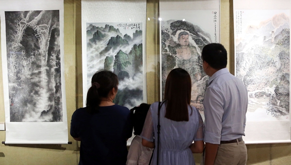 48位港澳台及海外岭南画派画家在穗办 回家 展