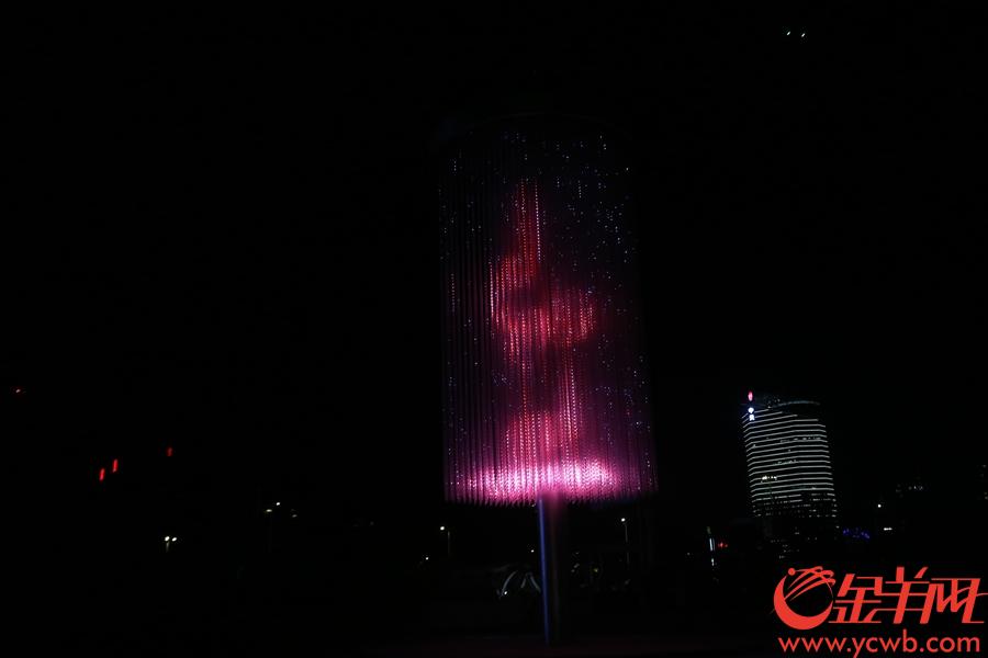 旅游节开幕现场,全亚洲最大的水晶烟花东莞绽放 
