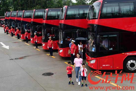 广州首条纯电动双层巴士线路开通 搭公交赏新