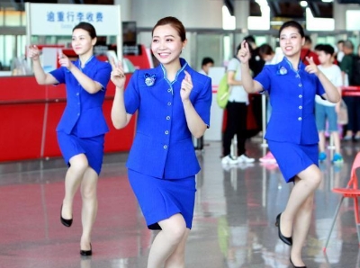  天津滨海国际机场新制服正式发布