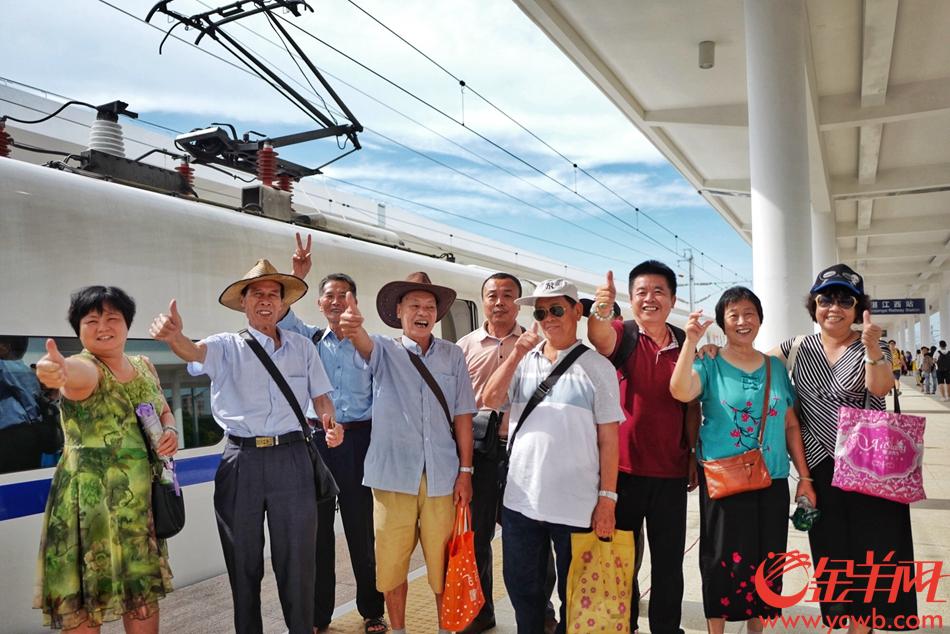 2018年7月1日，江湛铁路开通。图为由广州南开往湛江的第一班列车D9741次列车抵达湛江。记者 宋金峪 摄