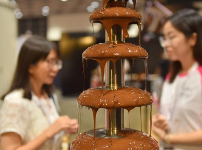  香港举办巧克力雕塑展 令人垂涎欲滴
