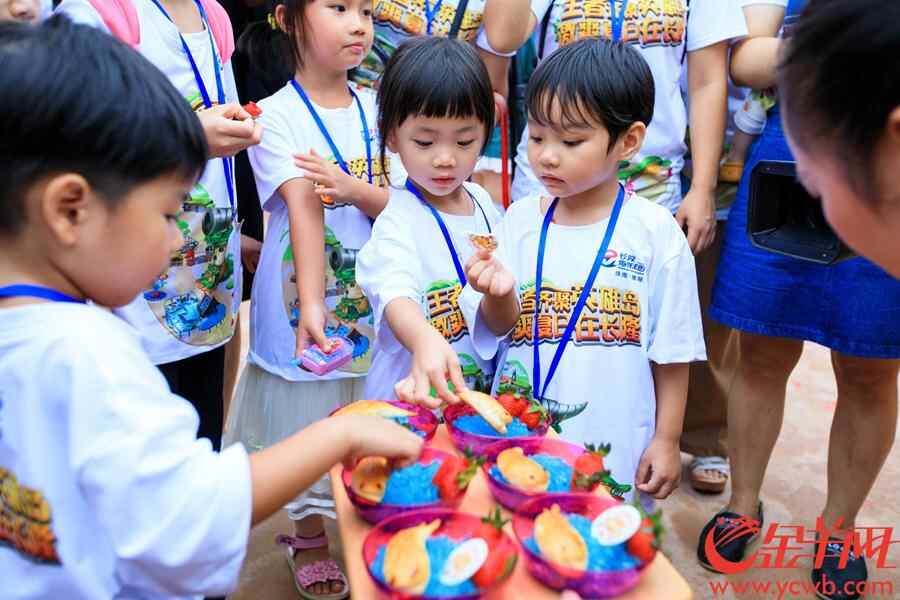 珠海长隆海洋王国二期项目“英雄岛”全面开放，进入倒计时。2018年7月15日，记者从该乐园获悉，作为二期项目首个建设完成的工程，“英雄岛”预计将于本月底下月初正式与公众见面。 金羊网记者 宋金峪 摄