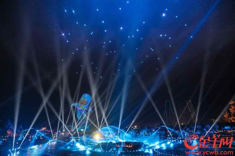 珠海长隆海洋王国二期项目“英雄岛”全面开放，进入倒计时。2018年7月15日，记者从该乐园获悉，作为二期项目首个建设完成的工程，“英雄岛”预计将于本月底下月初正式与公众见面。 金羊网记者 宋金峪 摄