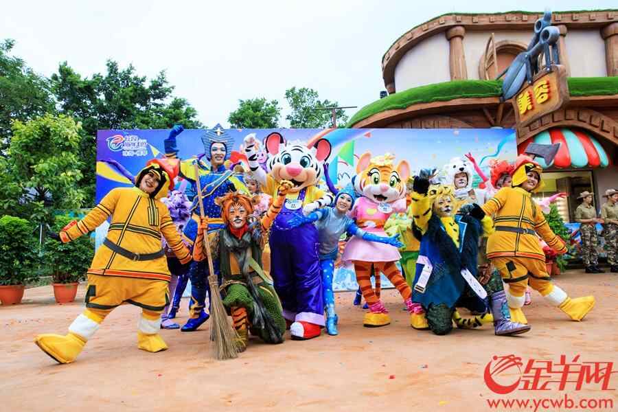 珠海长隆海洋王国二期项目“英雄岛”全面开放，进入倒计时。2018年7月15日，记者从该乐园获悉，作为二期项目首个建设完成的工程，“英雄岛”预计将于本月底下月初正式与公众见面。 金羊网记者 宋金峪 摄