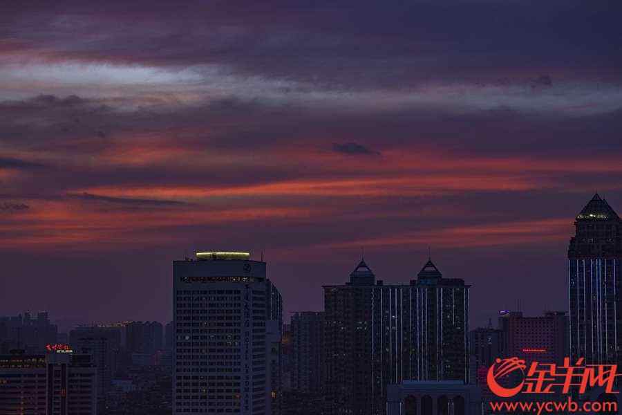 2018年7月18日，下午七时许，广州海珠区所拍摄到的美丽晚霞 金羊网记者 宋金峪 摄