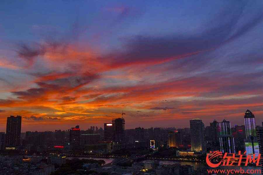 2018年7月18日，下午七时许，广州海珠区所拍摄到的美丽晚霞 金羊网记者 宋金峪 摄