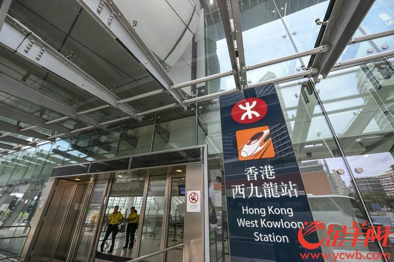 2018年9月22日,广深港高铁香港段开通仪式举行后,香港西九龙站正在做图片
