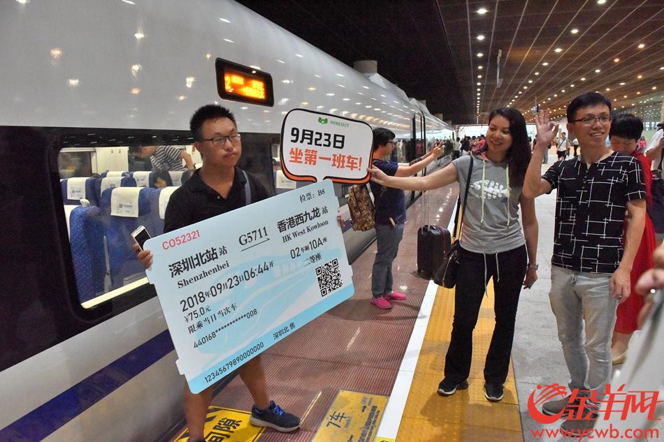9月23日，6点44分，首趟深圳北开往香港西九龙列车开出。金羊网记者 王磊 摄