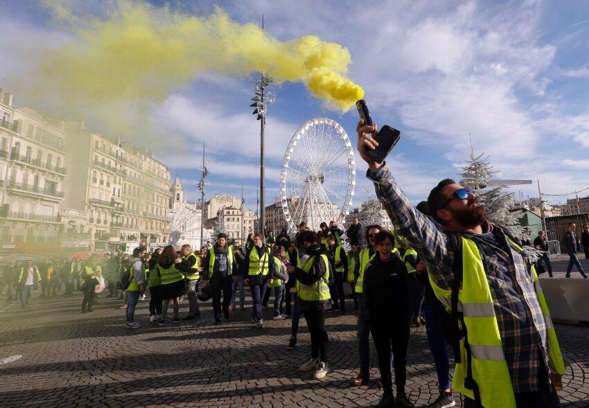 法国“黄背心”运动代表取消与总理会面:出于“安全原因”