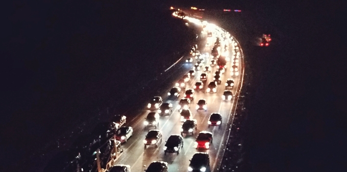  京珠北与乐广高速交汇处车流激增 行车缓慢