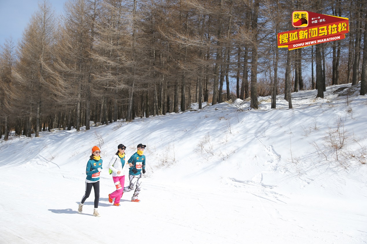 钟欣潼 、 高鑫 雪地畅跑 众星挑战自我引领跑步风尚