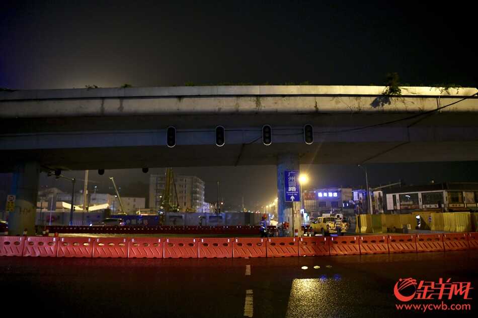 2019年4月20日零时,芳村大道花地立交拆除工程开始实施,立交桥下搭起水马和围蔽,对周边片区采取交通管制和疏导措施。