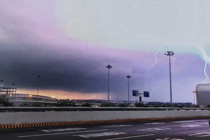 雷雨再袭白云机场 累计延误进出港航班120余架