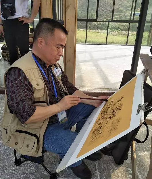 画家现场画画创作优秀作品于国庆期间在英德连江口镇浈阳坊美术馆开展
