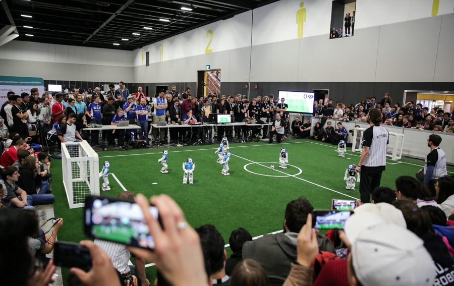 这是7月7日在澳大利亚悉尼拍摄的机器人比赛现场。