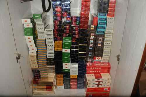 警方查获的假烟 binary_middle (9).jpg