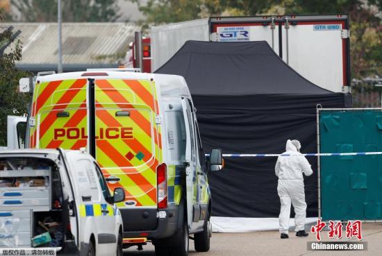 当地时间10月23日凌晨，英国警方在埃塞克斯一辆卡车集装箱内，发现了39具遗体。