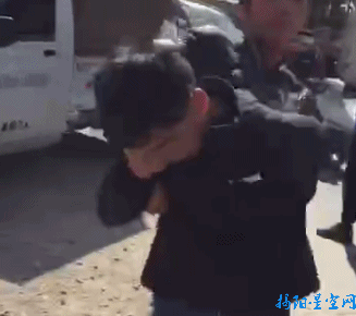 注意| 男子光天化日偷内衣!就在潮汕!当场.