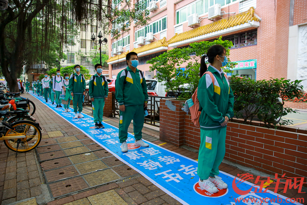 广州高三初三复课,南武中学高中部返校学生有序进入