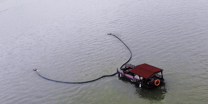  杭州：新能源漂浮物智能清理船上岗