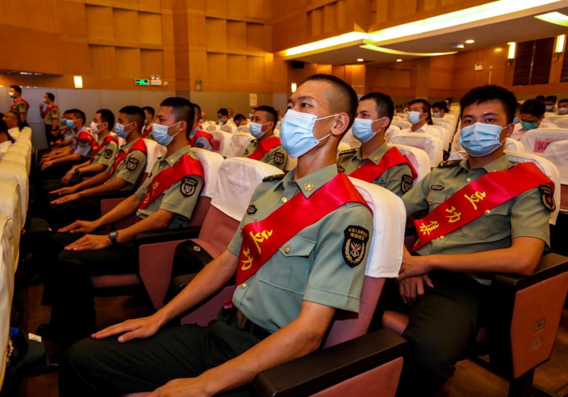 广州越秀区举办八一表彰大会鼓励驻区部队官兵