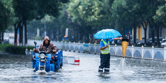  河北柏乡：在风雨中坚守的人民警察