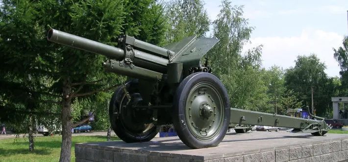 m1938式122毫米榴弹炮是苏联20世纪30年代研制的师属榴弹炮,由彼尔姆