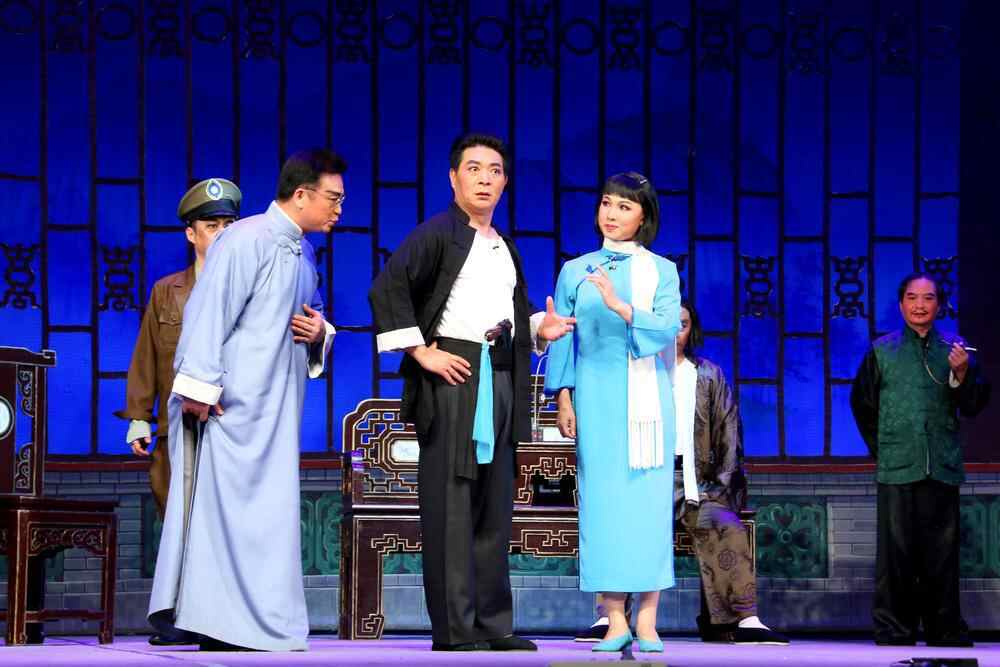 北海演出《山乡风云》主演欧凯明崔玉梅.jpg 北海演出《山乡风云》主演欧凯明崔玉梅.jpg