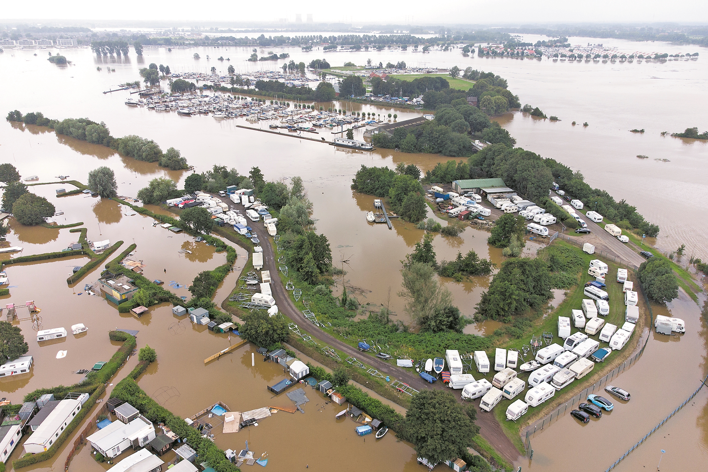 荷兰灾情鸟瞰 图/人民视觉欧洲多地遭遇洪涝灾害,迄今150余人死亡,上