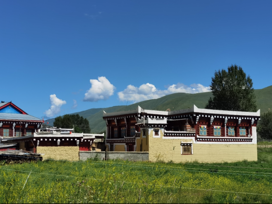 第六届安巴文化旅游季中国藏民居保护与发展论坛在四川道孚县成功举办