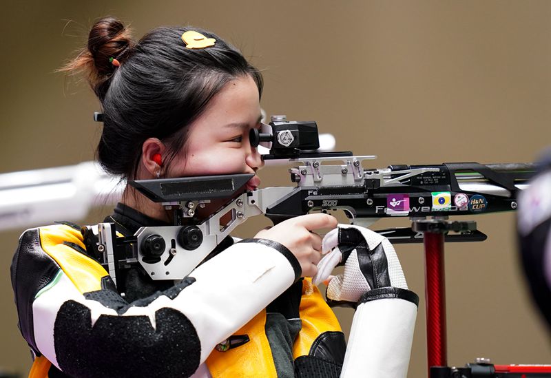新华社快讯:在射击女子10米气步枪比赛中,中国选手杨倩赢得东京奥运会