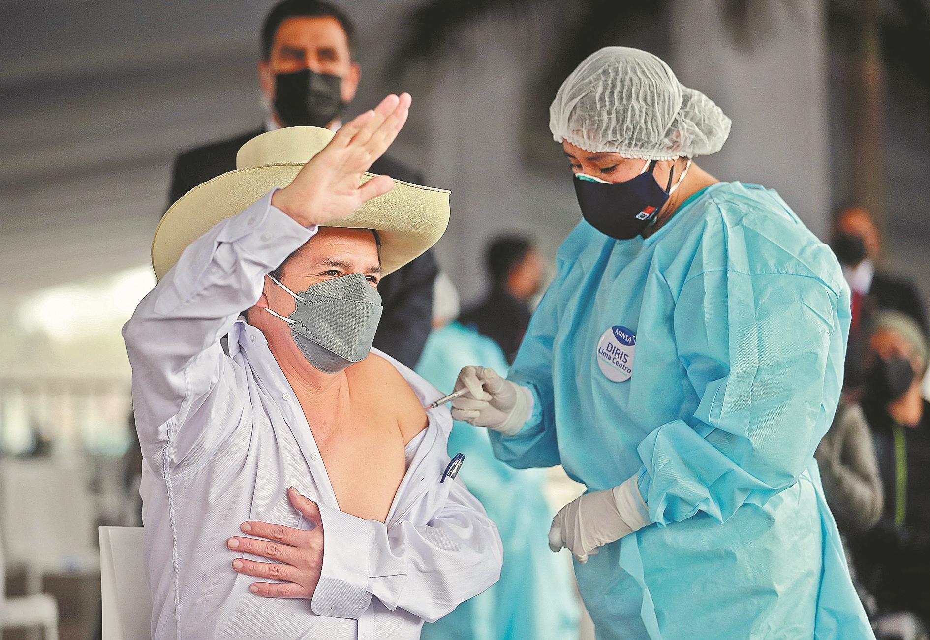 秘鲁总统接种中国新冠疫苗