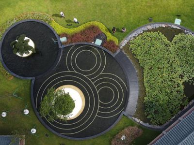  广州国际生物岛再生水厂变身“水滴花园”