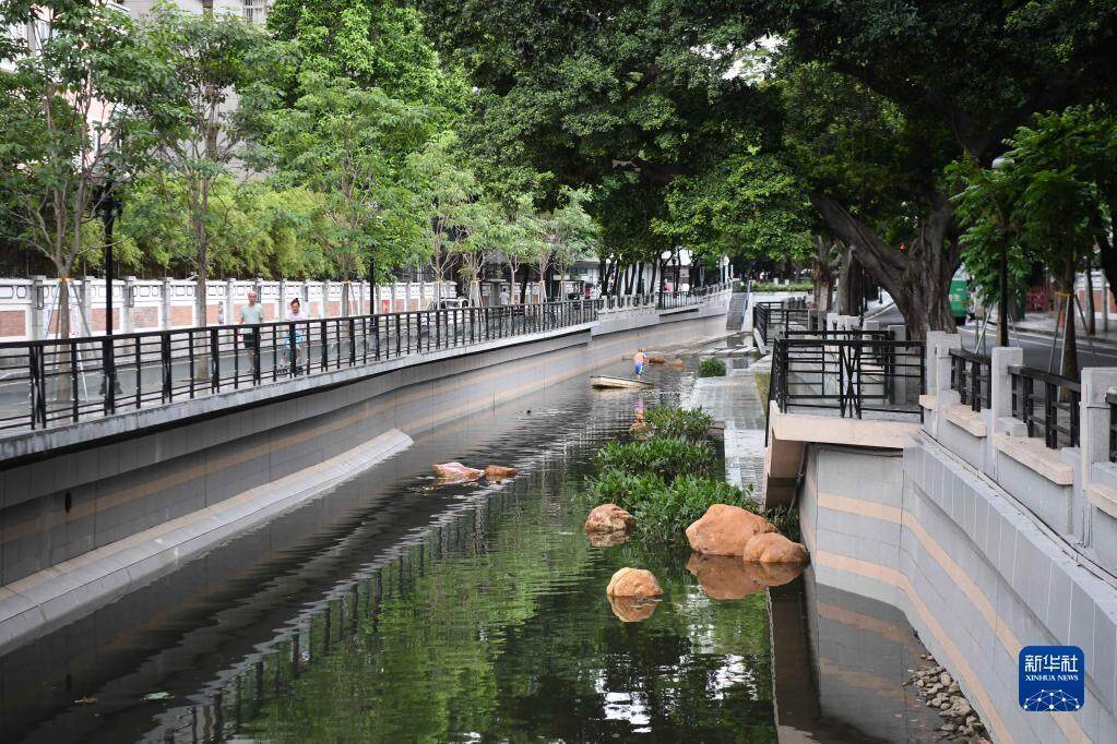 这是广州越秀区新河浦历史文化街区改造后的河涌(8月6日摄.