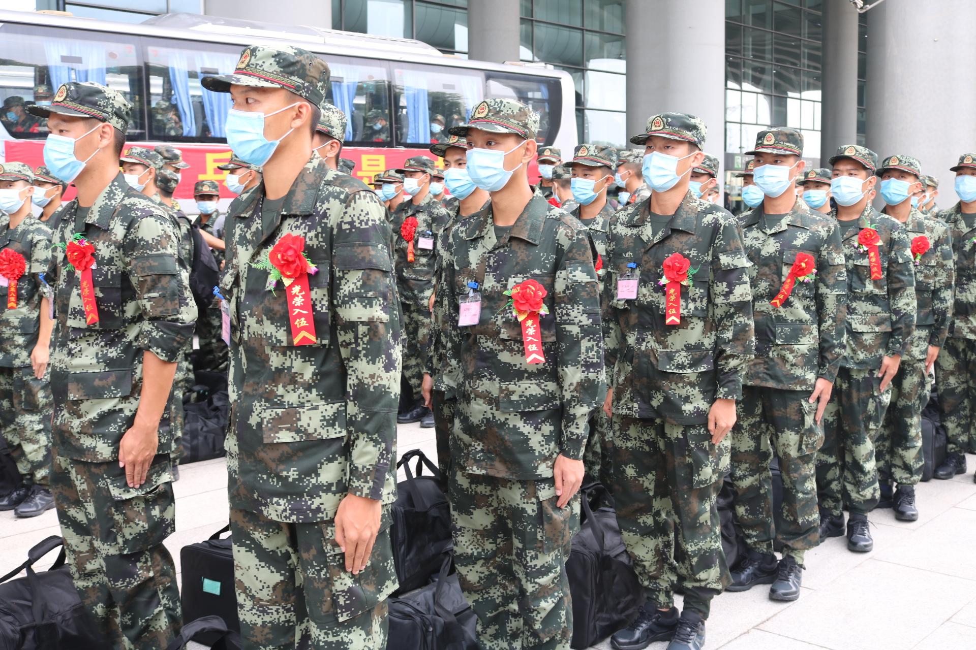 图集新兵请入列武警第二机动总队某支队秋季新兵入营