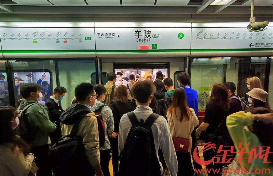 广州地铁四号线二次提运能行车间隔缩至2分20秒