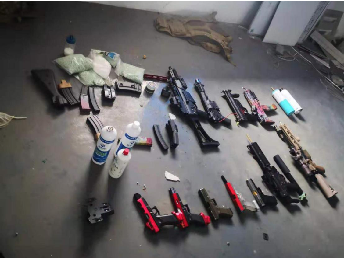 枪支"发烧友"网购十几支仿真枪和非制式枪,被采取刑事