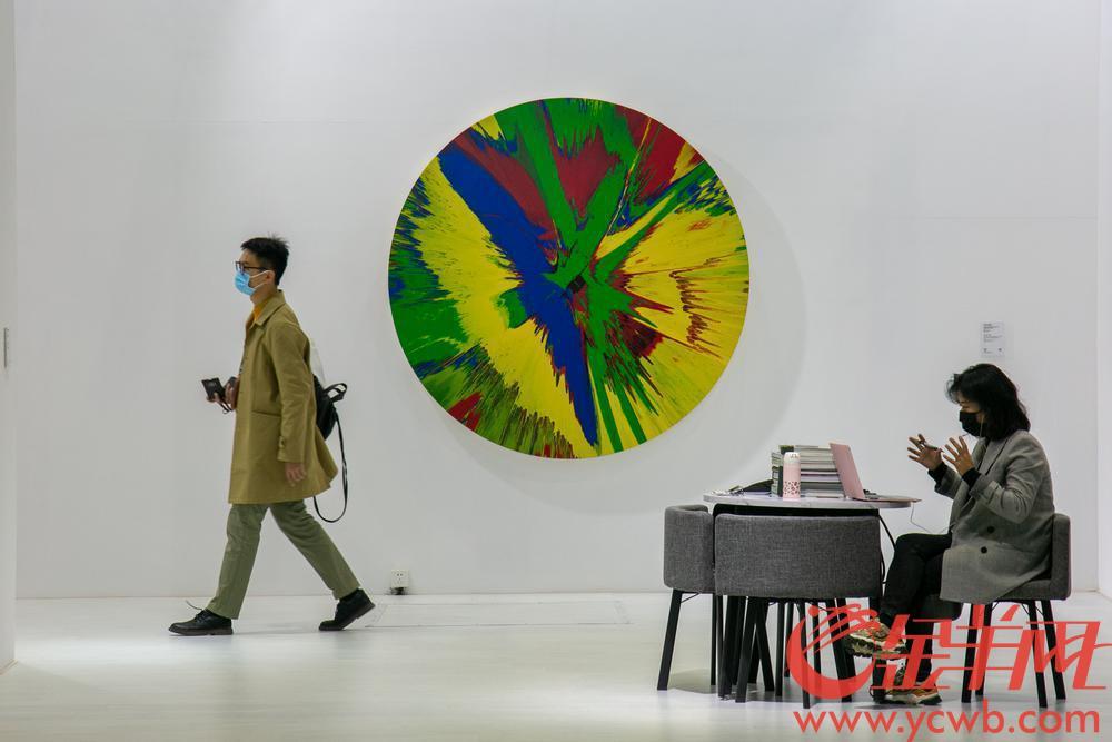 重量级国际艺术家达明安·赫斯特的作品亮相第四届进博会。