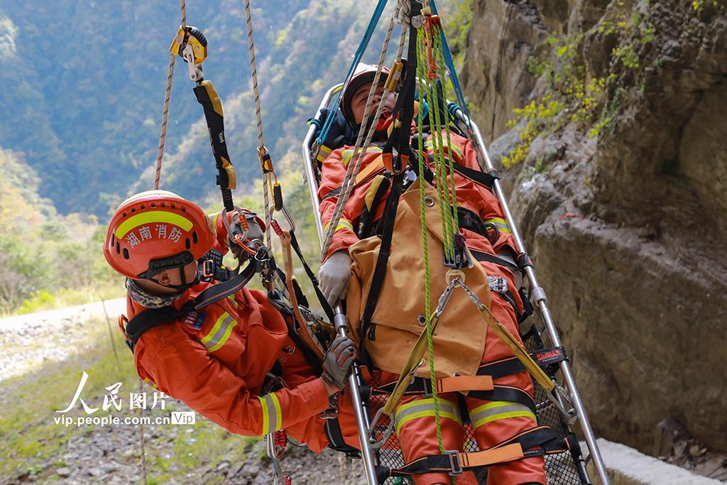 湖南省消防救援队伍山岳救援技术交流赛在张家界举行