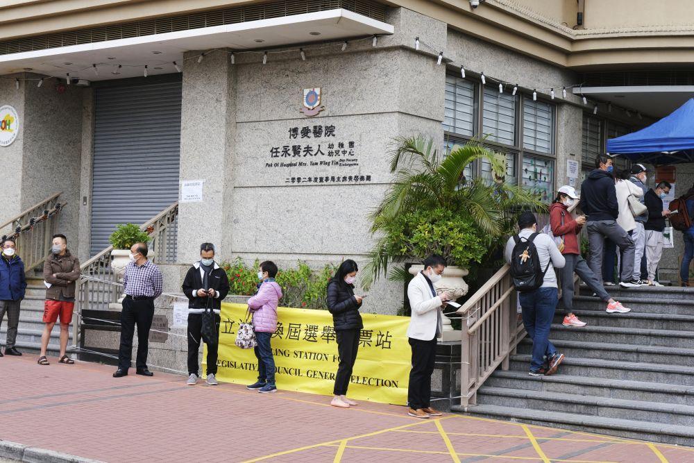“为港为己投一票”——香港市民热情介入第七届立法会选举