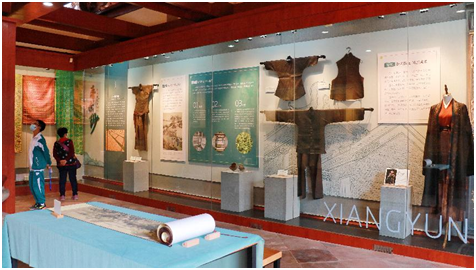 香云纱展出现场.png 香云纱展出现场.png