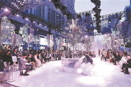 “深圳·米兰双城时尚周”家门口感受国际时装周的魅力