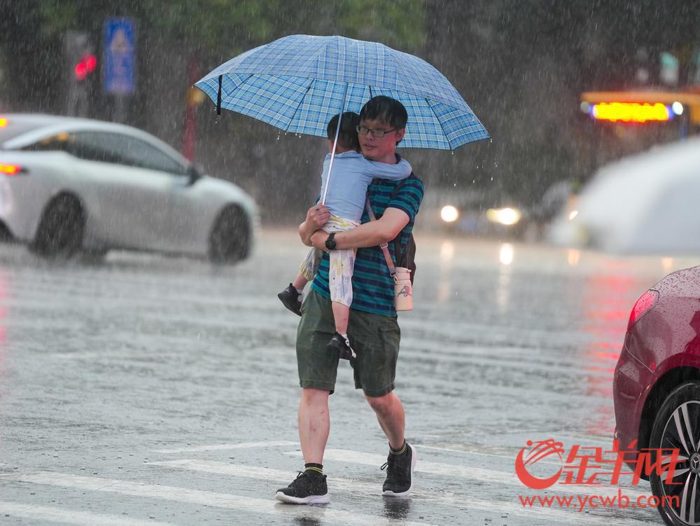 今明广东暴雨持续，预计24日夜间起又有明显降水