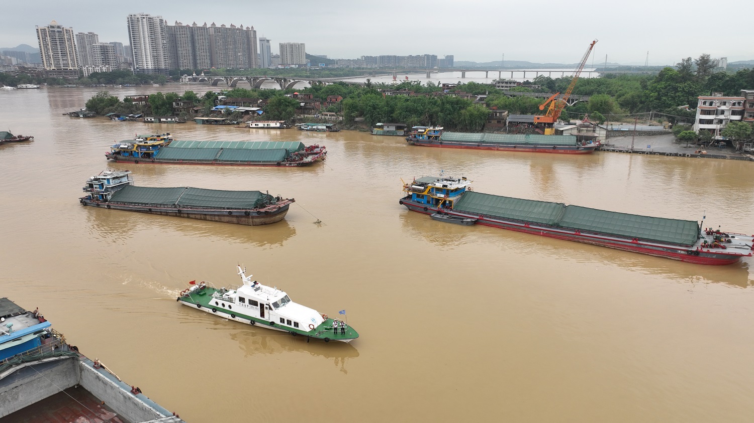 强降雨将持续，广东海事抢抓窗口疏导船舶