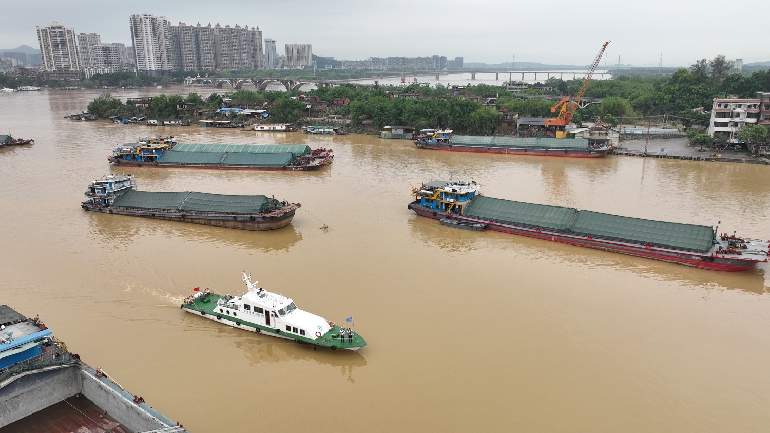 <b>强降雨将持续，广东海事抢抓窗口疏导船舶</b>