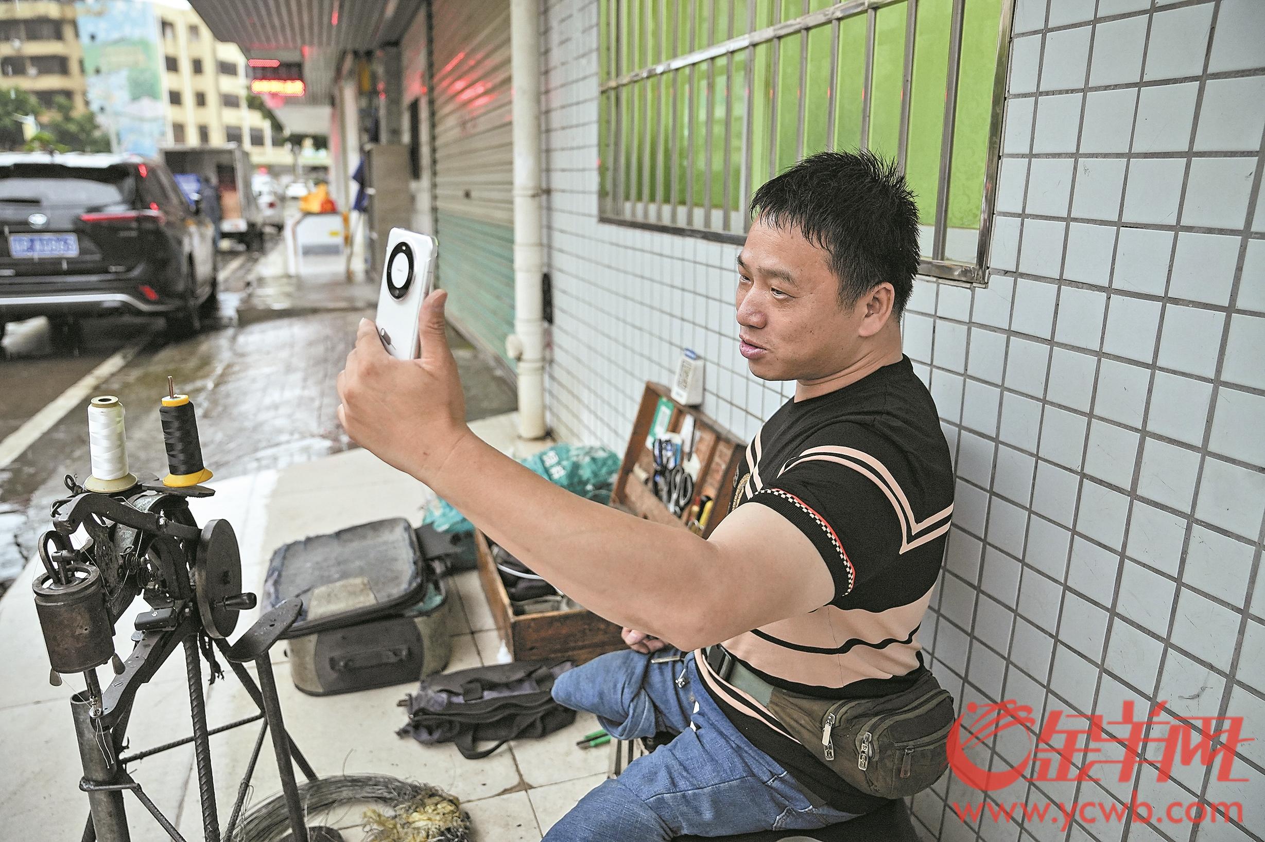 直播着的奋斗者：补鞋匠黄华泉，躺举冠军，英文直播主