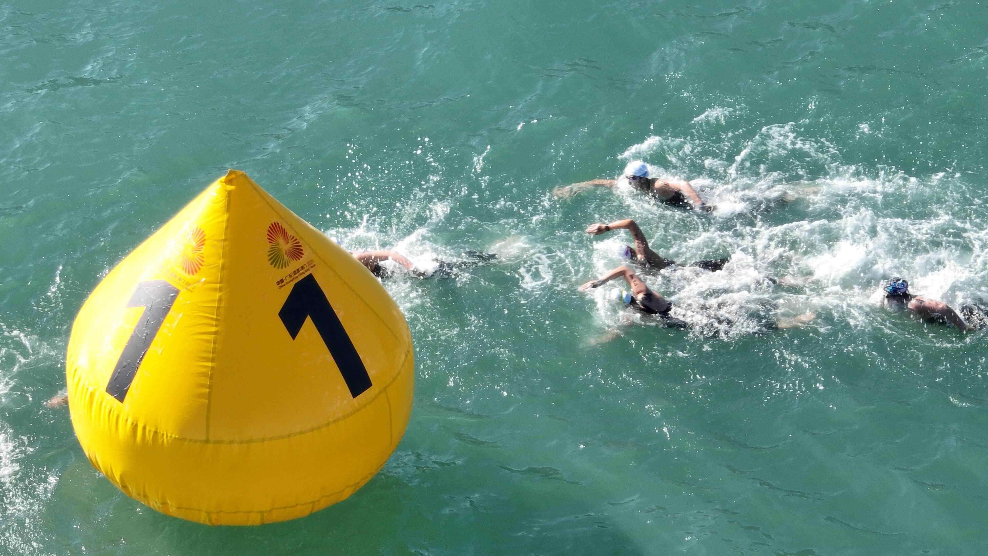 全运会历史上首次在真实海况中举行，十五运会女子马拉松游泳决赛在深圳桔钓沙