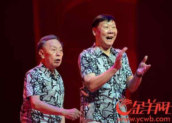 黄俊英,何宝文表演粤语相声.